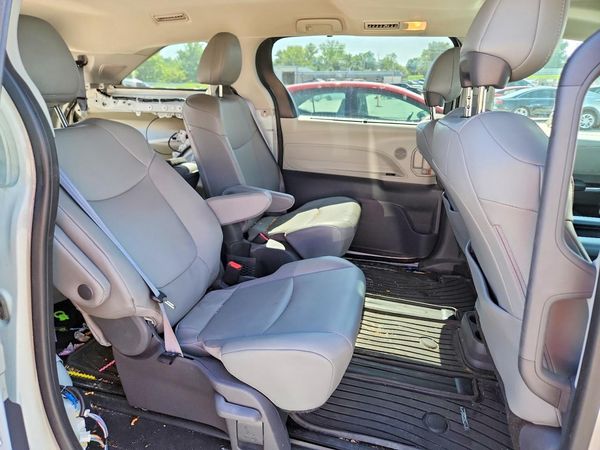 2021 TOYOTA SIENNA