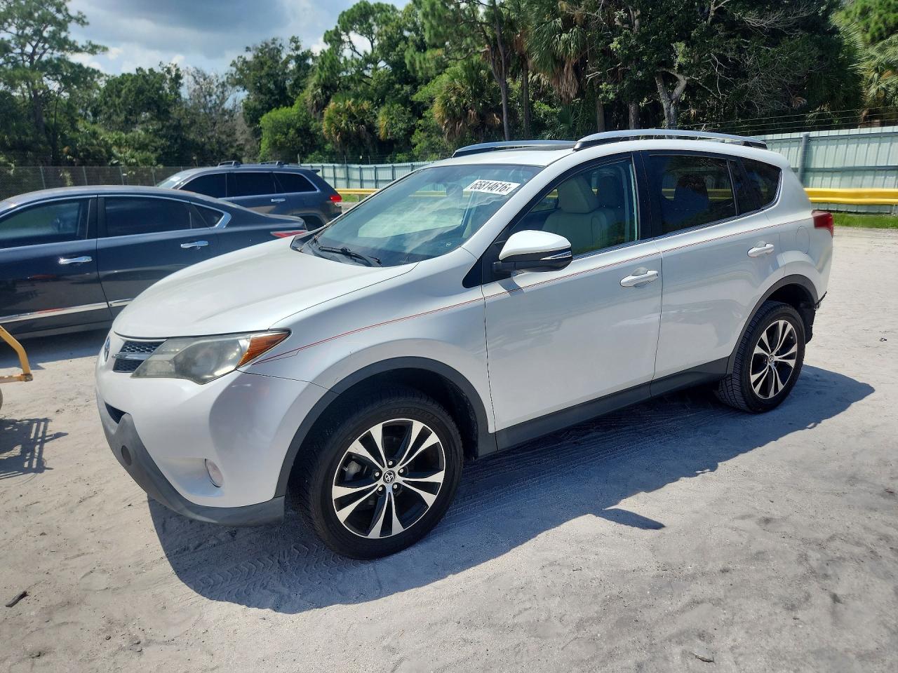 2015 TOYOTA RAV4 Limited (G Grade) — Front 3/4