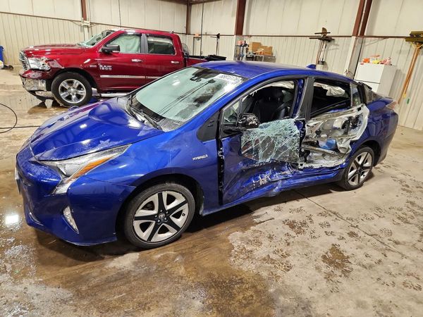 2016 TOYOTA PRIUS