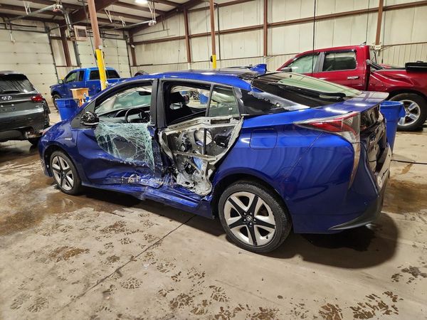 2016 TOYOTA PRIUS