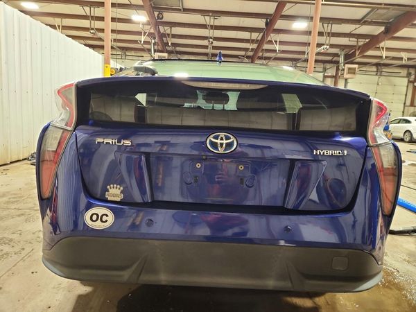 2016 TOYOTA PRIUS