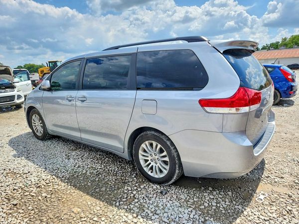 2014 TOYOTA SIENNA