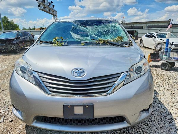 2014 TOYOTA SIENNA
