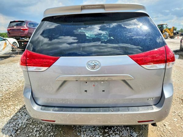 2014 TOYOTA SIENNA