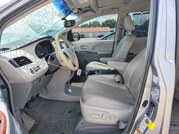 2014 TOYOTA SIENNA
