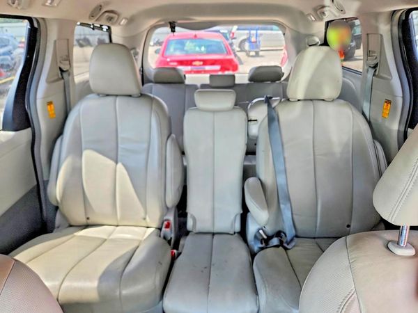 2014 TOYOTA SIENNA