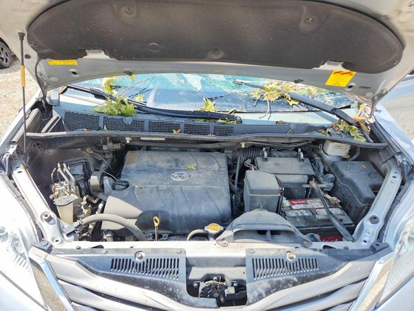 2014 TOYOTA SIENNA