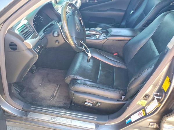 2013 LEXUS LS — DENT