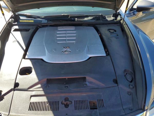 2013 LEXUS LS — Engine bay
