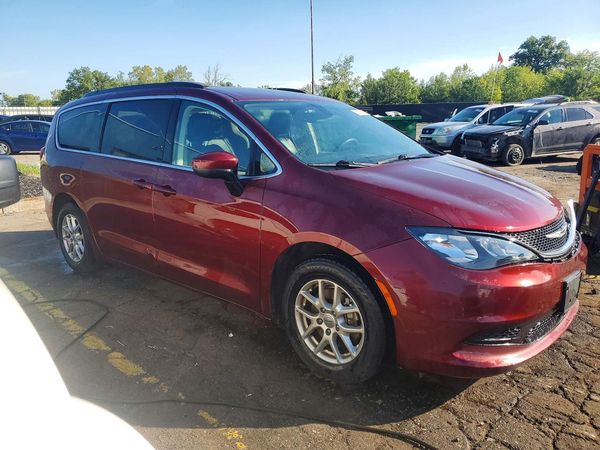 2021 CHRYSLER VOYAGER