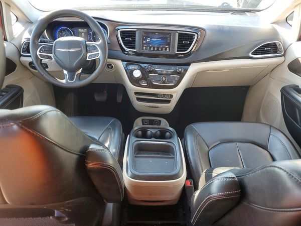 2021 CHRYSLER VOYAGER