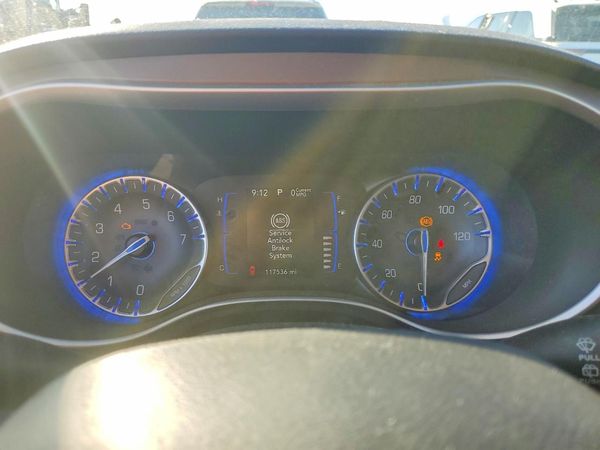 2021 CHRYSLER VOYAGER
