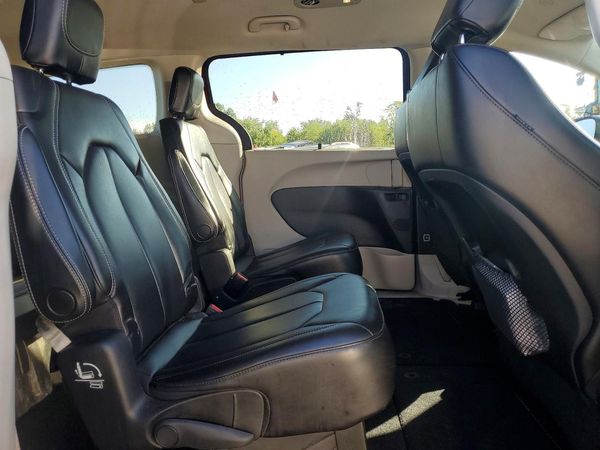 2021 CHRYSLER VOYAGER