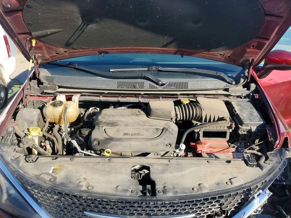 2021 CHRYSLER VOYAGER