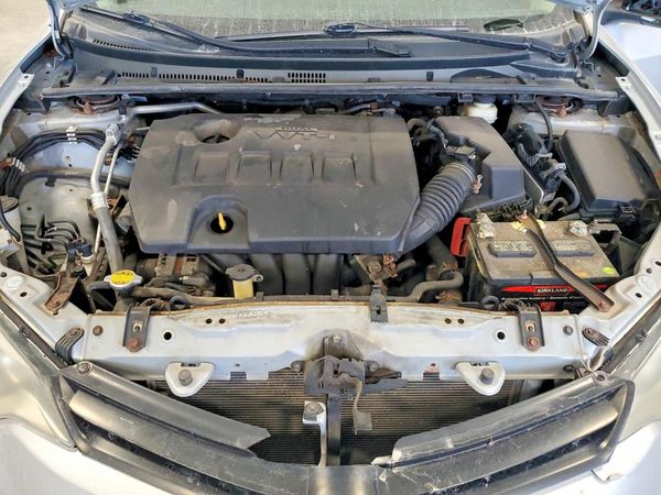 2014 TOYOTA COROLLA L/LE — Engine bay