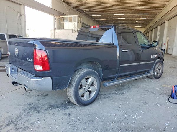 2017 RAM 1500 SLT CREW CAB 4X4