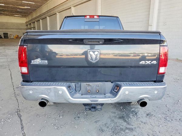 2017 RAM 1500 SLT CREW CAB 4X4