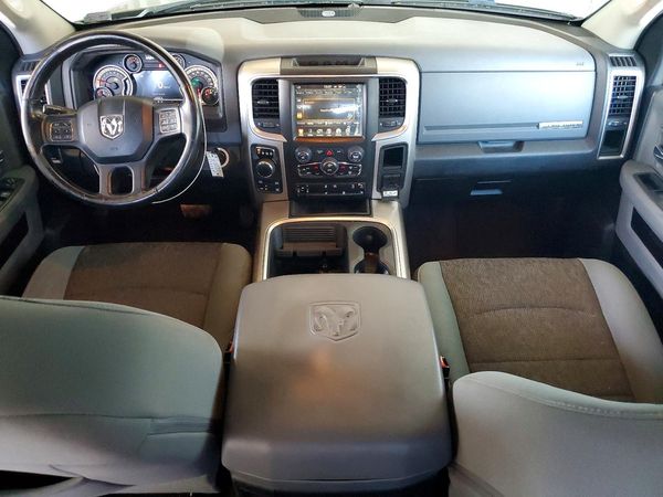 2017 RAM 1500 SLT CREW CAB 4X4