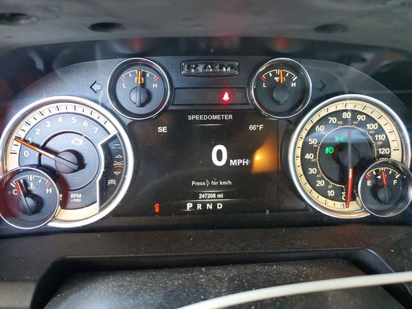 2017 RAM 1500 SLT CREW CAB 4X4