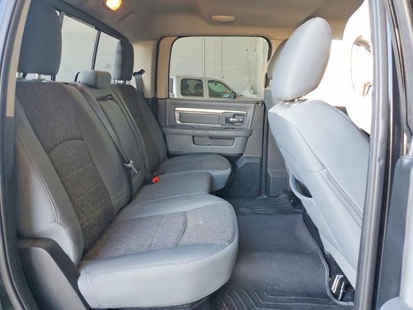 2017 RAM 1500 SLT CREW CAB 4X4