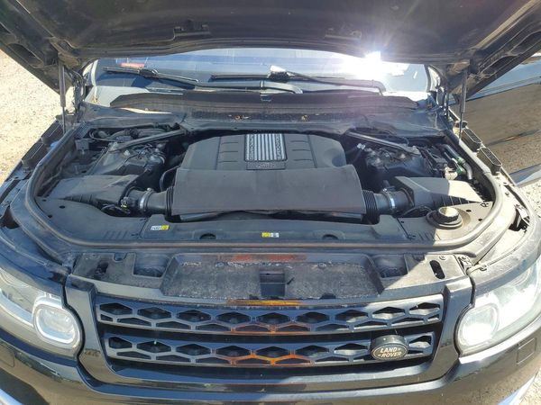 2016 LAND ROVER RANGEROVER HSE — Engine bay