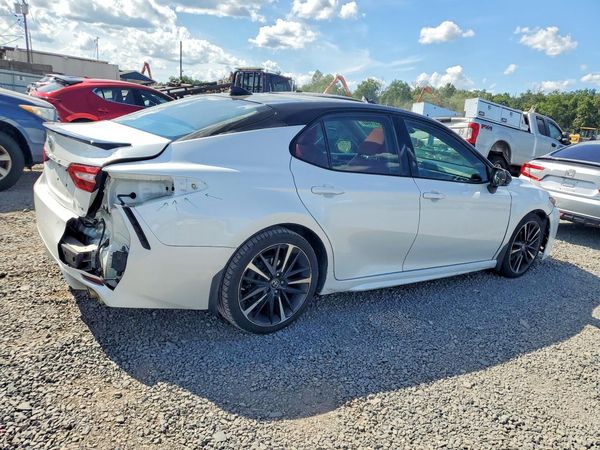 2018 TOYOTA CAMRY