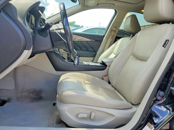 2015 INFINITI Q50
