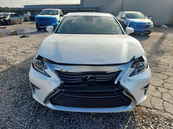 2017 LEXUS ES