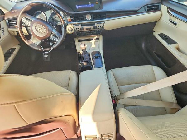 2017 LEXUS ES