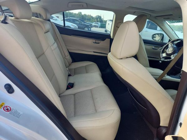 2017 LEXUS ES