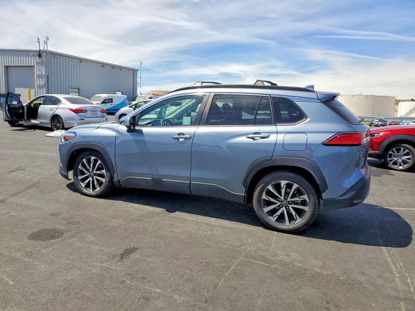2022 TOYOTA COROLLA CROSS XLE