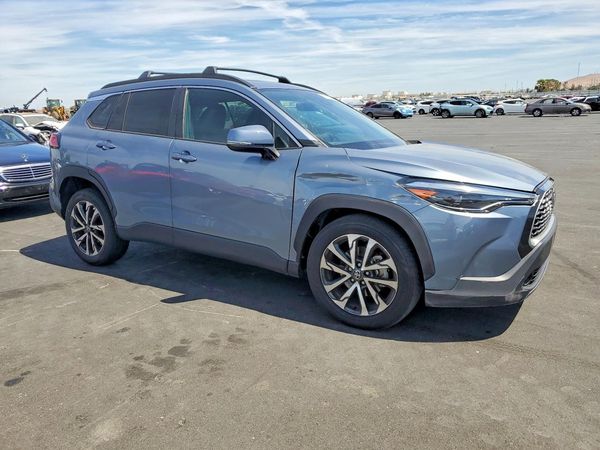 2022 TOYOTA COROLLA CROSS XLE