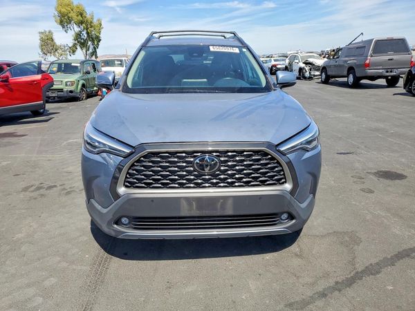 2022 TOYOTA COROLLA CROSS XLE