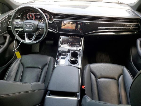2020 AUDI Q8