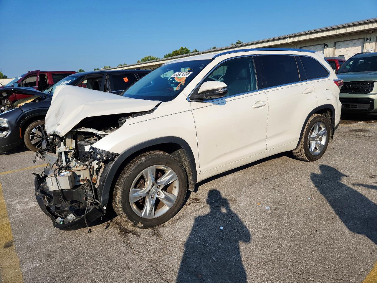 2015 TOYOTA HIGHLANDER Base/Hybrid — Front 3/4