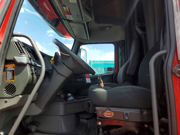 2022 VOLVO VNL (4) — DENT