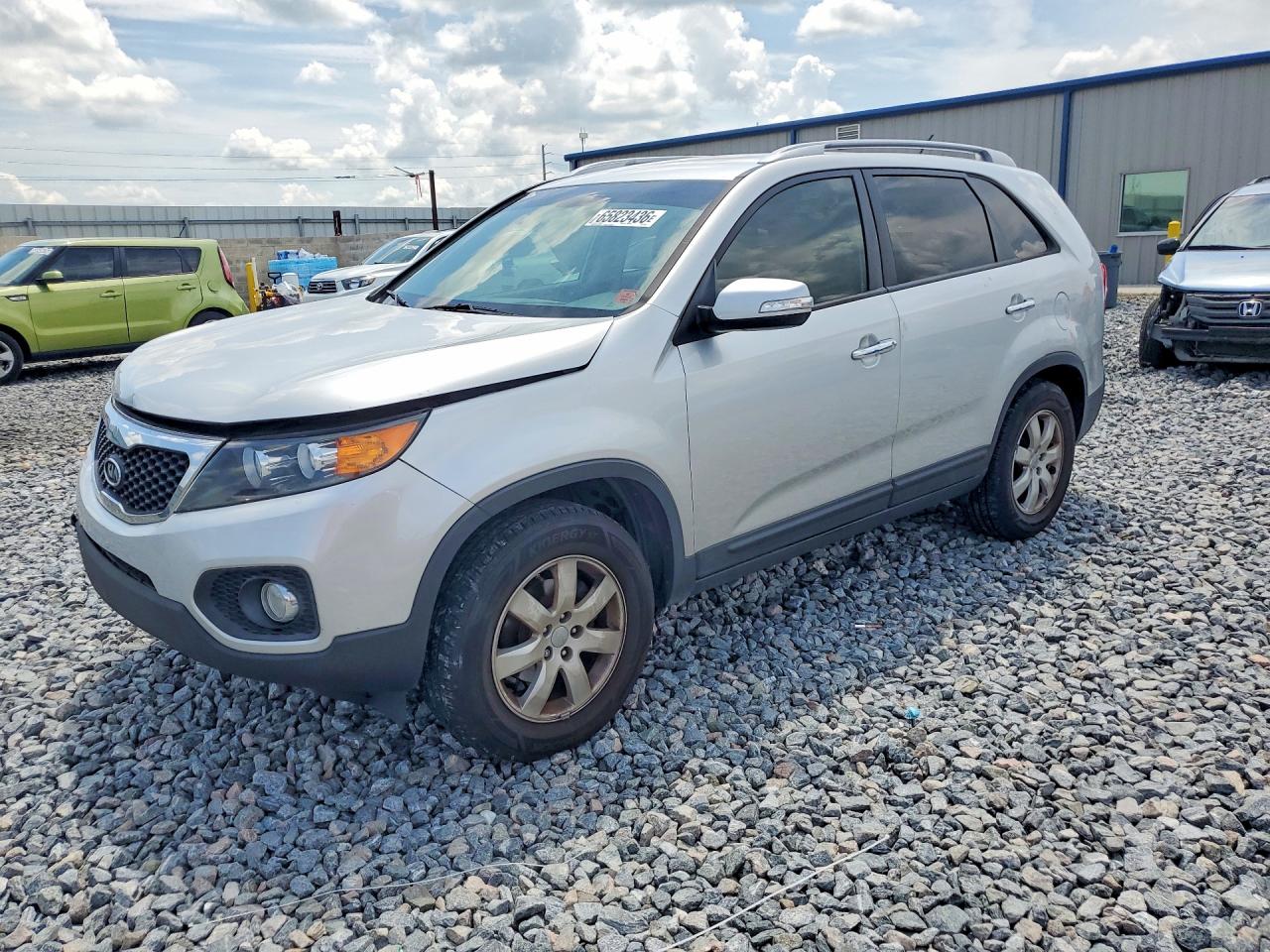 2013 KIA SORENTO Base / LX
