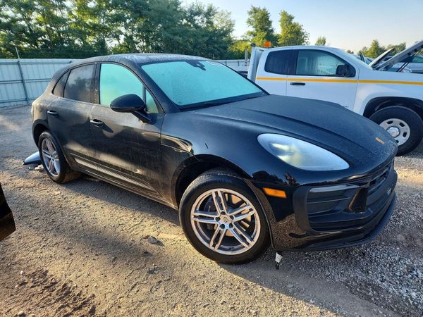 2024 PORSCHE MACAN