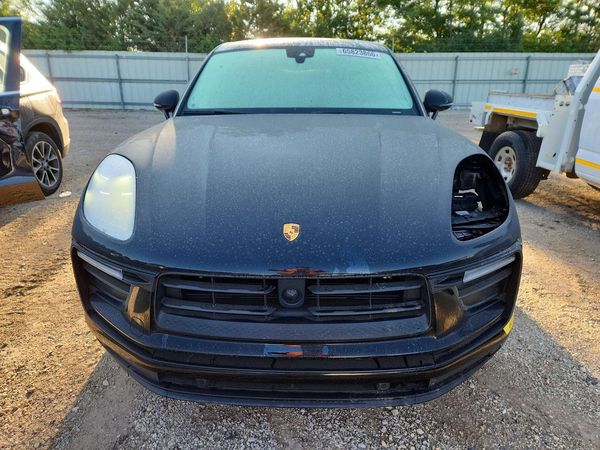 2024 PORSCHE MACAN