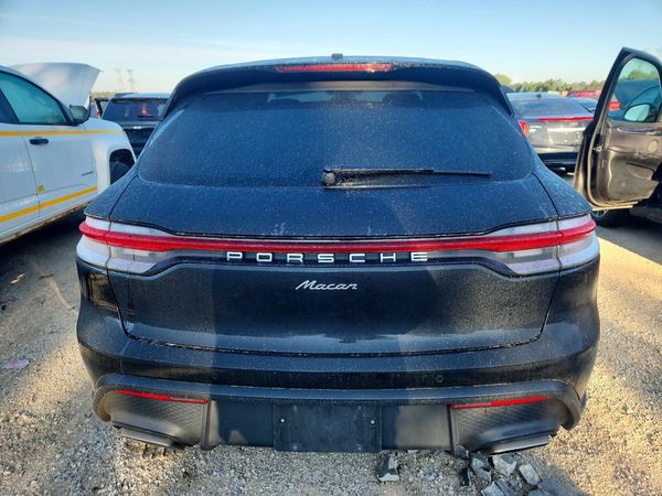 2024 PORSCHE MACAN