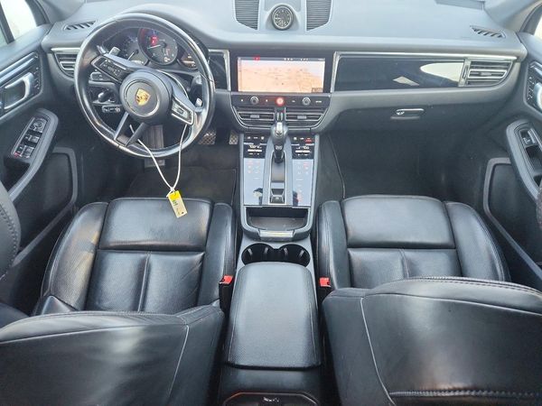 2024 PORSCHE MACAN