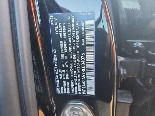 2024 PORSCHE MACAN
