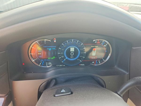 2017 CADILLAC ESCALADE Luxury