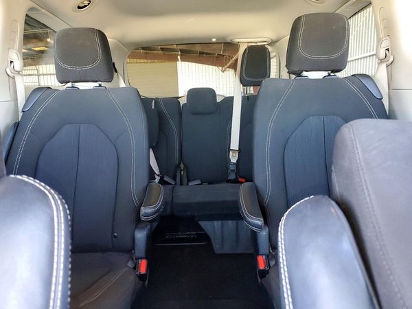 2023 CHRYSLER VOYAGER LX
