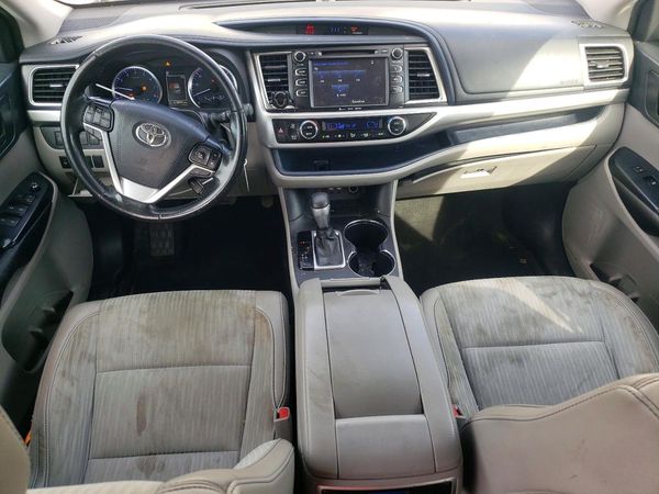 2019 TOYOTA HIGHLANDER LE/LE Plus