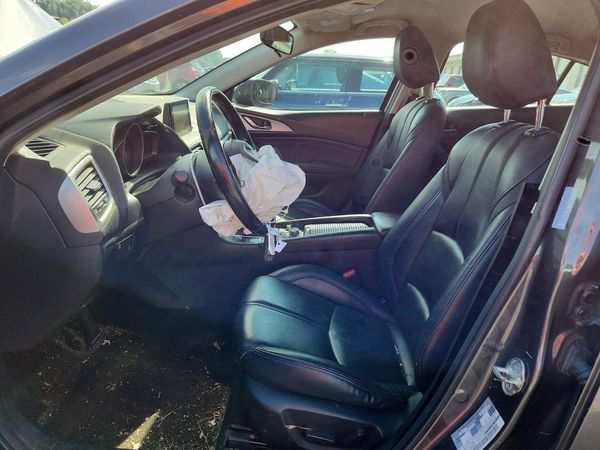 2017 MAZDA 3