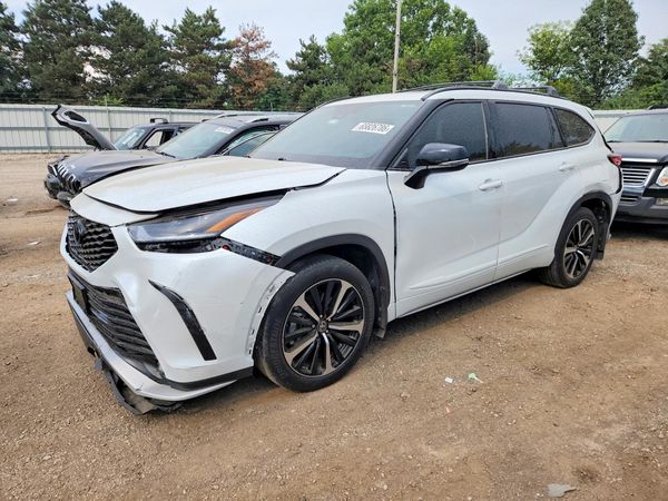 2022 TOYOTA HIGHLANDER
