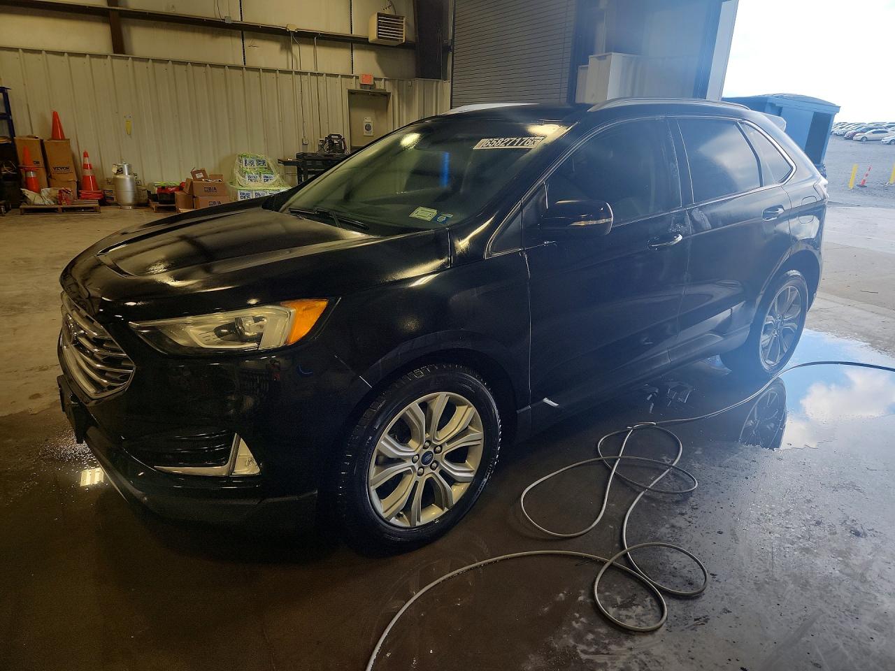 2019 FORD EDGE Titanium — Front 3/4
