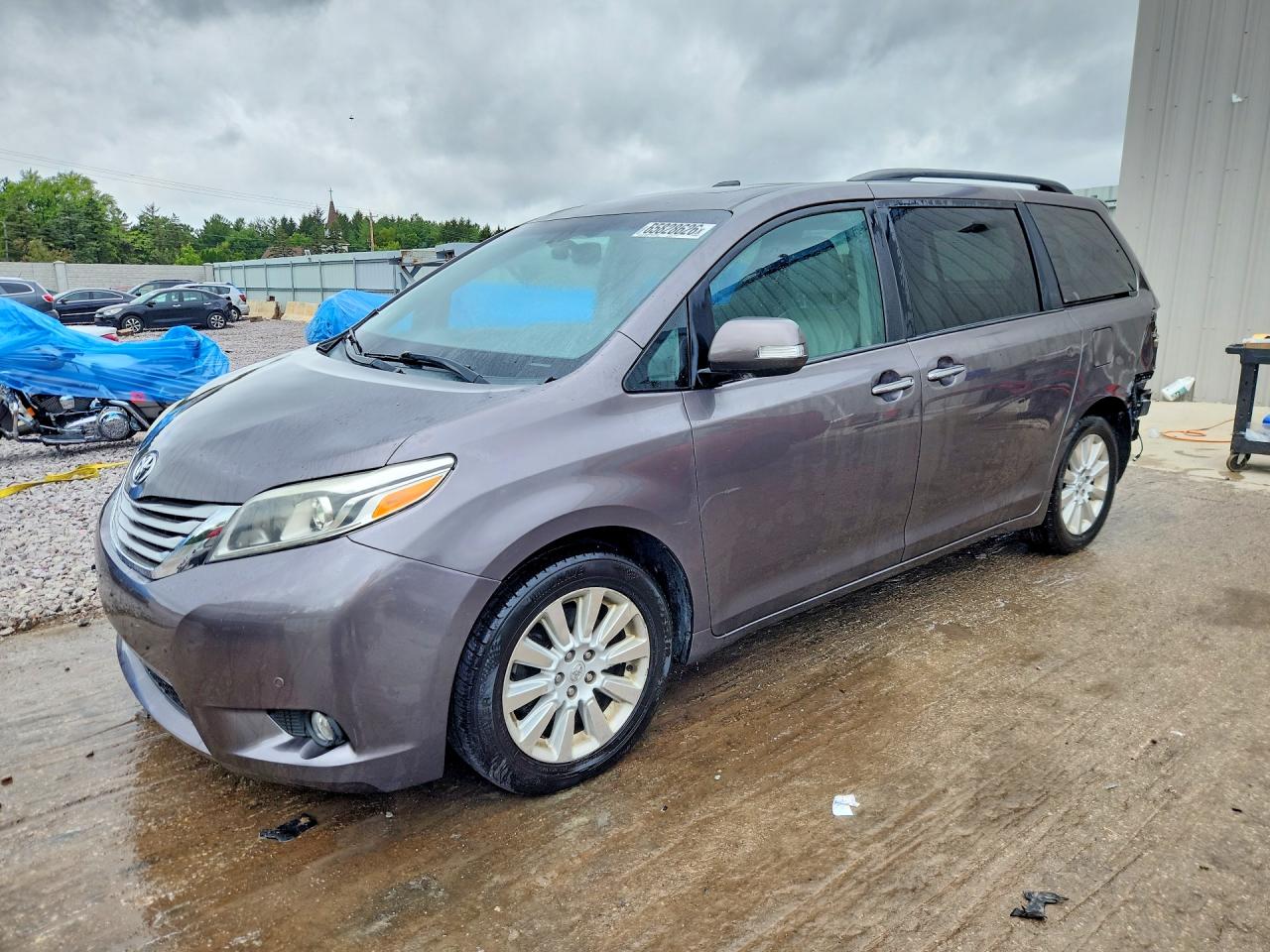 2015 TOYOTA SIENNA