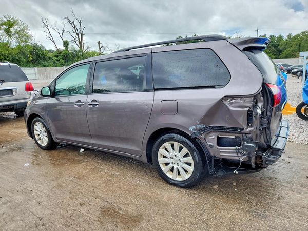 2015 TOYOTA SIENNA